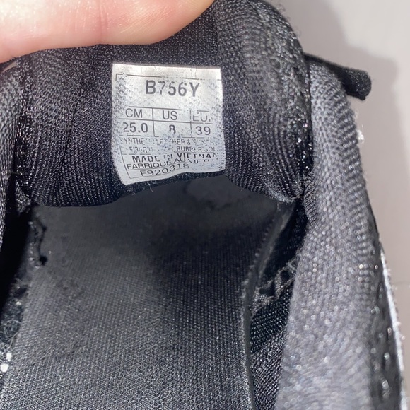 ASICS volleyball shoes - Picture 7 of 7